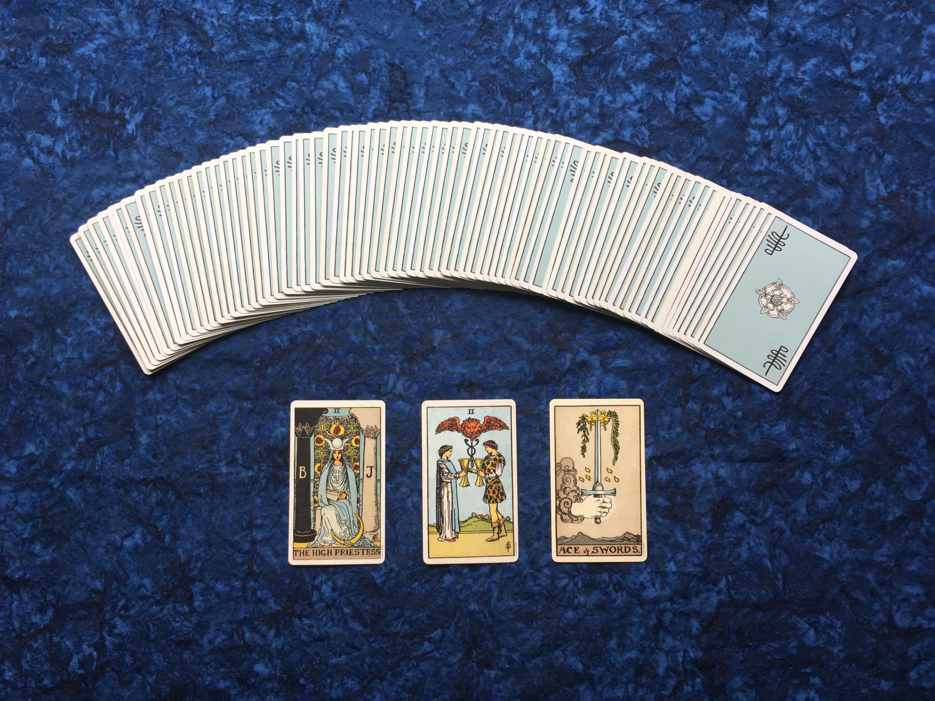 The Art of Tarot Reading: Open vs. Question Readings